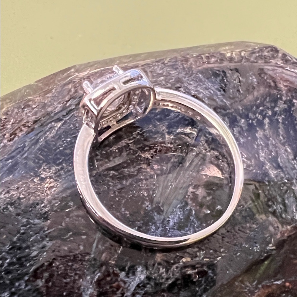 Gorgeous 1ct Moissanite Ring - Size 8 - Picture 4 of 7